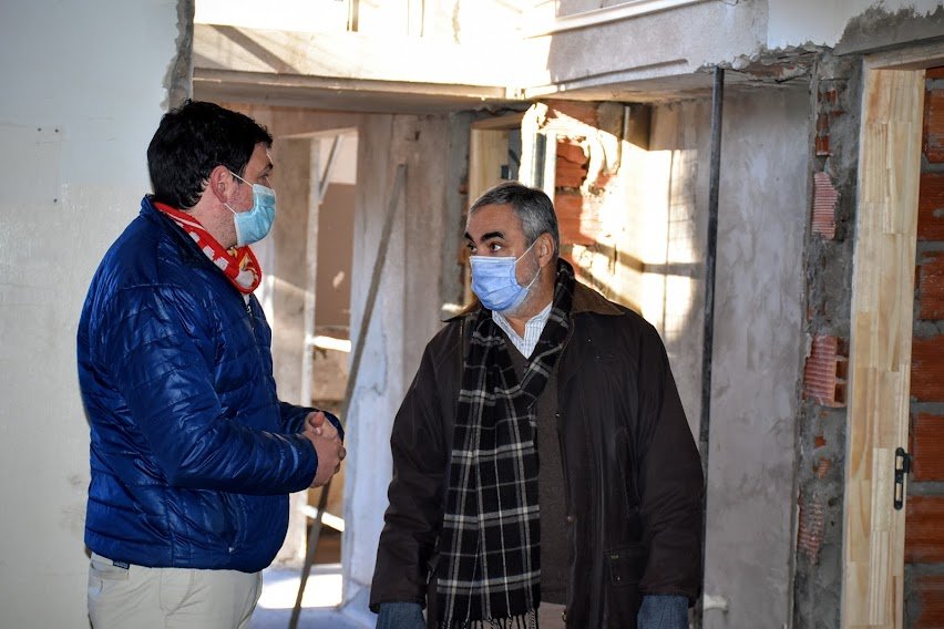 EL INTENDENTE RECORRIÓ Y DESTACÓ LA IMPORTANCIA DE LA OBRA DE LA NUEVA RESIDENCIA ESTUDIANTIL QUE FUNCIONARÁ EN EL EX EDIFICIO DE LA ESCUELA Nº 502