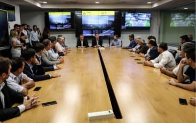 FERNÁNDEZ Y UN GRUPO DE INTENDENTES CONOCIERON CÓMO FUNCIONA EL SISTEMA INTEGRAL DE SEGURIDAD PORTEÑO