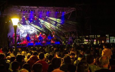 UNA MULTITUD COLMÓ AYER (SÁBADO) LA PLAZA SAN MARTÍN PARA RECIBIR LA PRIMAVERA EN UNA NOCHE ESPECIAL, CON UN GRAN CIERRE MUSICAL DE “LOS PERICOS” Y “DJ KAIRUZ”