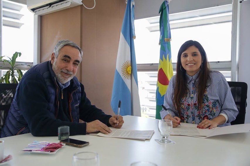 EL INTENDENTE FERNÁNDEZ FIRMÓ ESTA MAÑANA (JUEVES) CON LA MINISTRA DE AMBIENTE BONAERENSE, DANIELA VILAR, UN CONVENIO PARA LA COMPRA DE EQUIPAMIENTO
