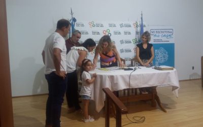 EN EL ACTO DE FIRMA DE 65 ESCRITURAS, EL INTENDENTE FERNÁNDEZ DESTACÓ QUE SE MANTENGA LA POLÍTICA ACTIVA DE REGULARIZACIÓN DE TÍTULOS