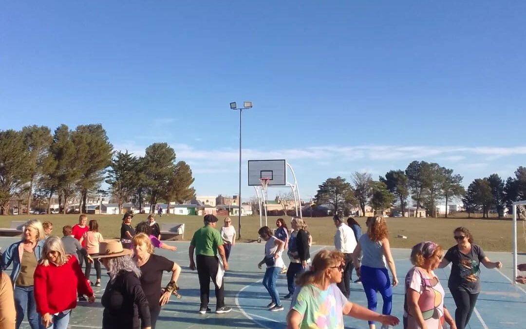 EL TALLER DE FOLCLORE DEL CIC DEL BARRIO ESPERANZA DESPIDE EL AÑO BAILANDO EN EL PLAYÓN DE LA ESCUELA TÉCNICA