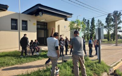 ESPACIOS VERDES REALIZÓ TAREAS DE FORESTACIÓN EN LAS VEREDAS DE LA SECUNDARIA Nº 8