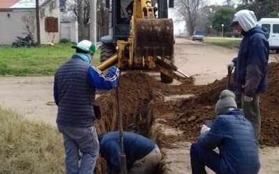 SE ESTÁ TRABAJANDO EN EL RECAMBIO DE UN TRAMO DE LA RED DE AGUA POTABLE EN LA LOCALIDAD DE GIRODÍAS