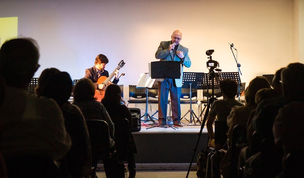 “GUITARRAS EN CONCIERTO” LE DIO BRILLO Y CONTINUIDAD A LAS MUESTRAS DE CIERRE ANUAL DE LOS TALLERES DE LA ESCUELA MUNICIPAL DE MÚSICA