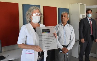 CON LA ENTREGA DE UNA PLACA EL BANCO CREDICOOP HOMENAJEÓ A LAS TRABAJADORAS DE LA SALUD DEL HOSPITAL DR. PEDRO T. ORELLANA