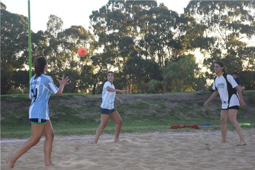 OLIMPÍADAS DEL REENCUENTRO Y LA JUVENTUD: DESPUÉS DE LA SUSPENSIÓN DEL VIERNES, ARRANCA HOY EL TORNEO DE HÁNDBOL FEMENINO