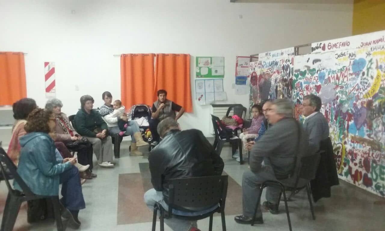Reunión con vecinos en el SUM Tito Álvarez