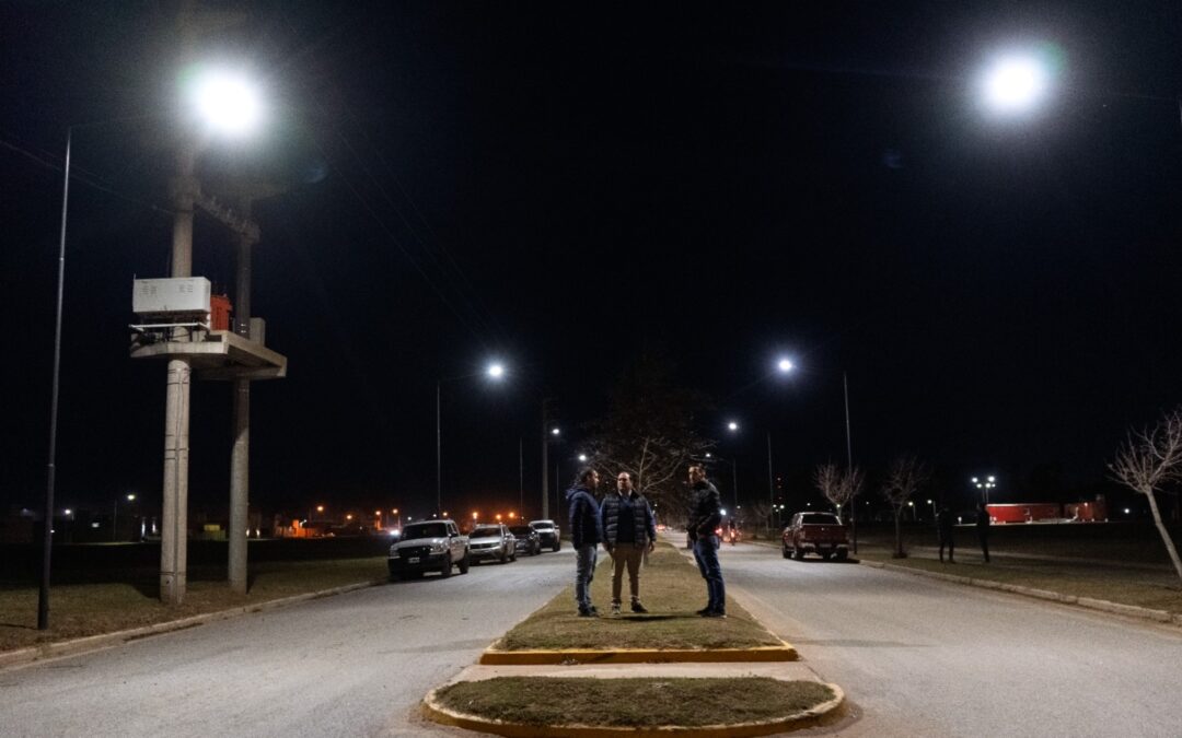 SE COMPLETÓ LA OBRA DE ILUMINACIÓN LED DEL PARQUE LINEAL SOBRE AVENIDA BARRACCHIA EN LA AMPLIACIÓN URBANA