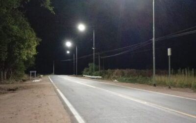 SE INSTALARON Y ESTÁN EN FUNCIONAMIENTO LAS COLUMNAS DE ILUMINACIÓN SOBRE EL TRAMO PAVIMENTADO DE LA RUTA DEL CEREAL EN GIRODÍAS