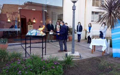 EL INTENDENTE ENCABEZÓ HOY (DOMINGO) EL ACTO DE INCINERACIÓN DE BANDERAS DE IZAR EN EL PATIO DEL PALACIO MUNICIPAL