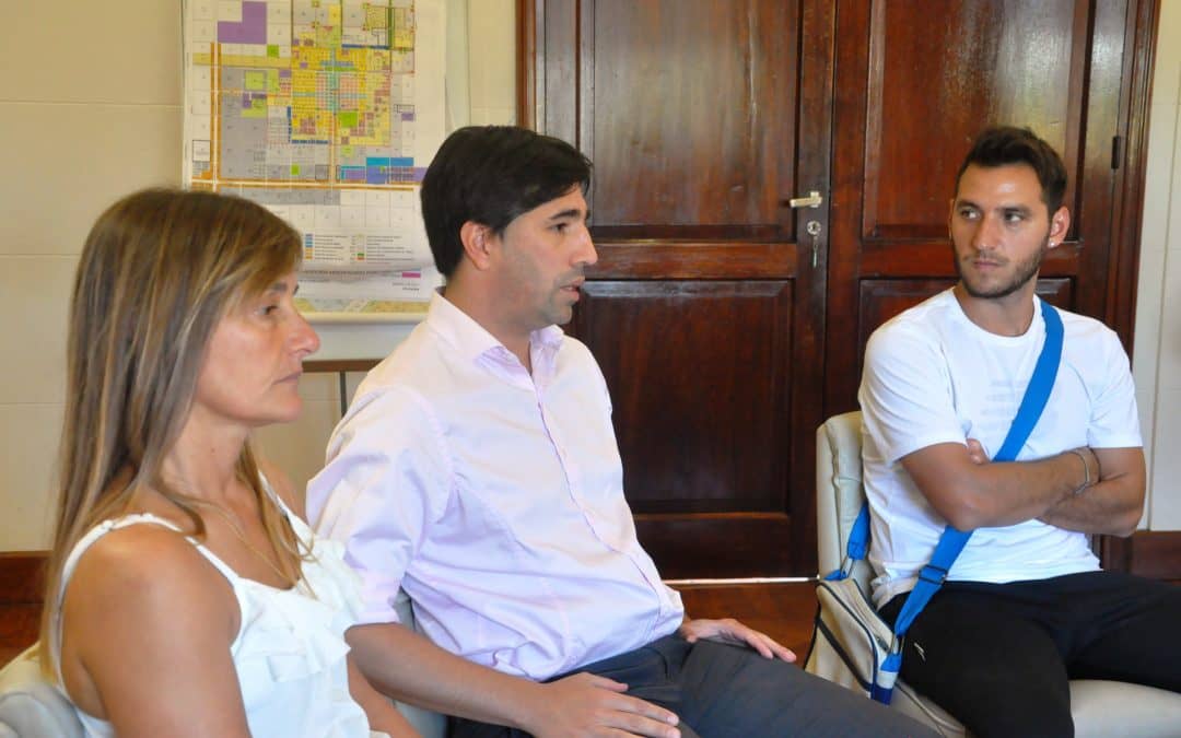 EL INTENDENTE DE GENERAL VIAMONTE Y SU EQUIPO VINIERON A INTERIORIZARSE SOBRE POLÍTICAS SOCIALES Y DE LA JUVENTUD