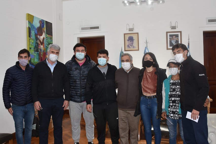 EL INTENDENTE RECIBIÓ A LOS ATLETAS DEL PÚA QUE TUVIERON UNA DESTACADA PARTICIPACIÓN EN LA 54º EDICIÓN DEL CAMPEONATO NACIONAL DE ATLETISMO