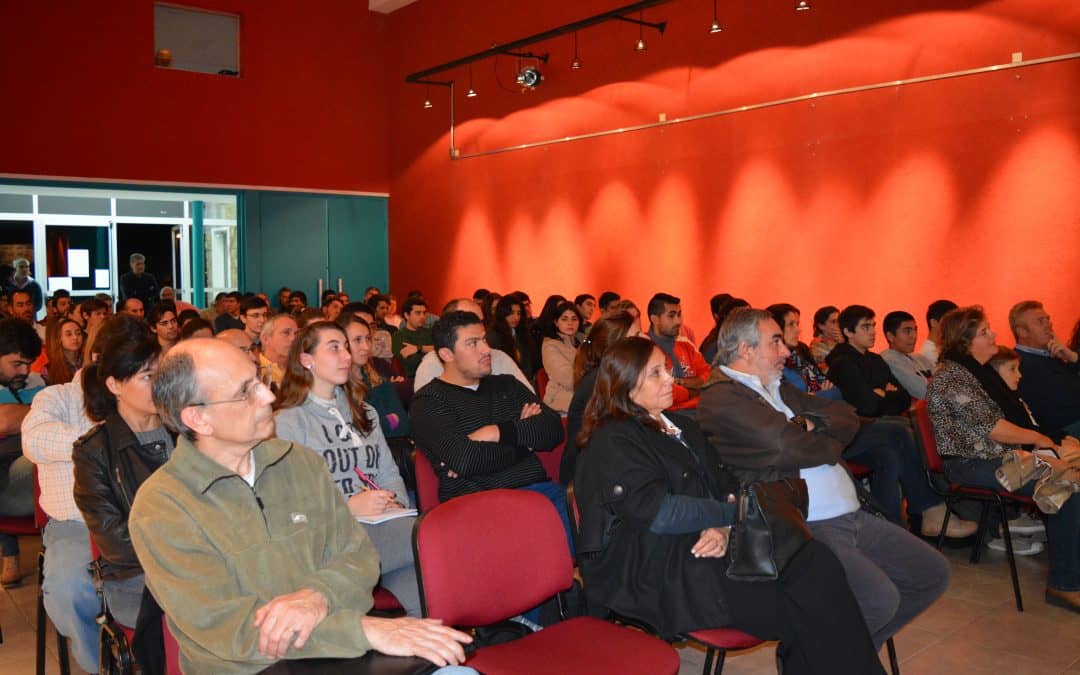 Más de cien personas asistieron a la charla sobre matemática