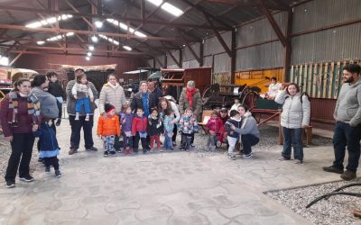 LOS NIÑOS/AS DE LA SALA DE 3 AÑOS DEL JARDÍN Nº 913 VISITARON EL MUSEO DE LOS CARRUAJES