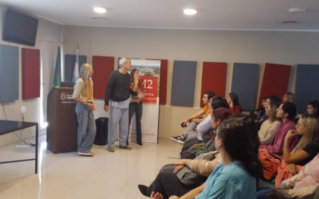 CONFERENCIA SOBRE DUELO EN EL HOSPITAL ORELLANA CON MARCADO INTERÉS Y AMPLIA CONVOCATORIA