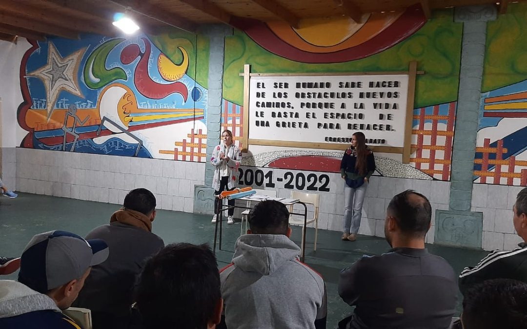 SALUD COMUNITARIA Y EL ÁREA DE VACUNACIÓN MUNICIPAL COORDINARON UNA JORNADA INSTITUCIONAL EN EL CENS Nº 455 SOBRE TEMAS VINCULADOS A LA SALUD