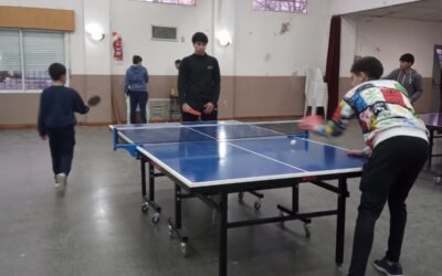 LOS JÓVENES DEL PROGRAMA ENVIÓN BERUTI ESTUVIERON EN LA SEDE DE BARRIO ALEGRE INVITADOS POR LA ESCUELA DE TENIS DE MESA