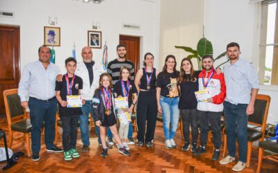 EL INTENDENTE RECIBIÓ Y ENTREGÓ RECONOCIMIENTOS A LA DELEGACIÓN DE KARATE DE TRENQUE LAUQUEN POR SU EXCELENTE PARTICIPACIÓN EN EL MUNDIAL