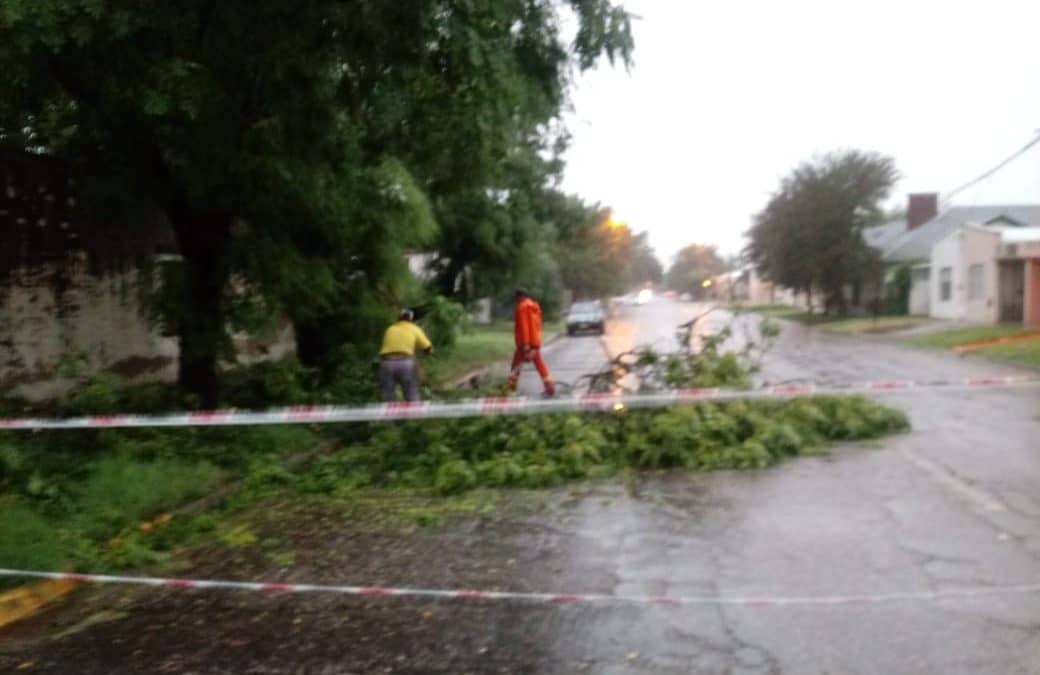 LOS DESAGÜES TRABAJARON A MÁXIMA CAPACIDAD Y SE COLOCÓ UNA BOMBA EN EL PARQUE PASTOR PARA BAJAR ALLÍ EL NIVEL DEL AGUA
