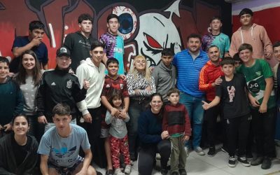 EL ATLETA OLÍMPICO GERMÁN LAURO ESTUVO EN LA SEDE DEL PROGRAMA ENVIÓN: CONTÓ SU EXPERIENCIA PERSONAL GENERANDO UN RICO INTERCAMBIO CON LOS JÓVENES