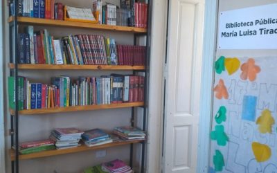ENTREGA DE LIBROS PUERTA A PUERTA A ALUMNOS QUE ASISTEN A CLASES DE APOYO EN LAS LOCALIDADES DE GIRODÍAS, BERUTI Y TREINTA DE AGOSTO