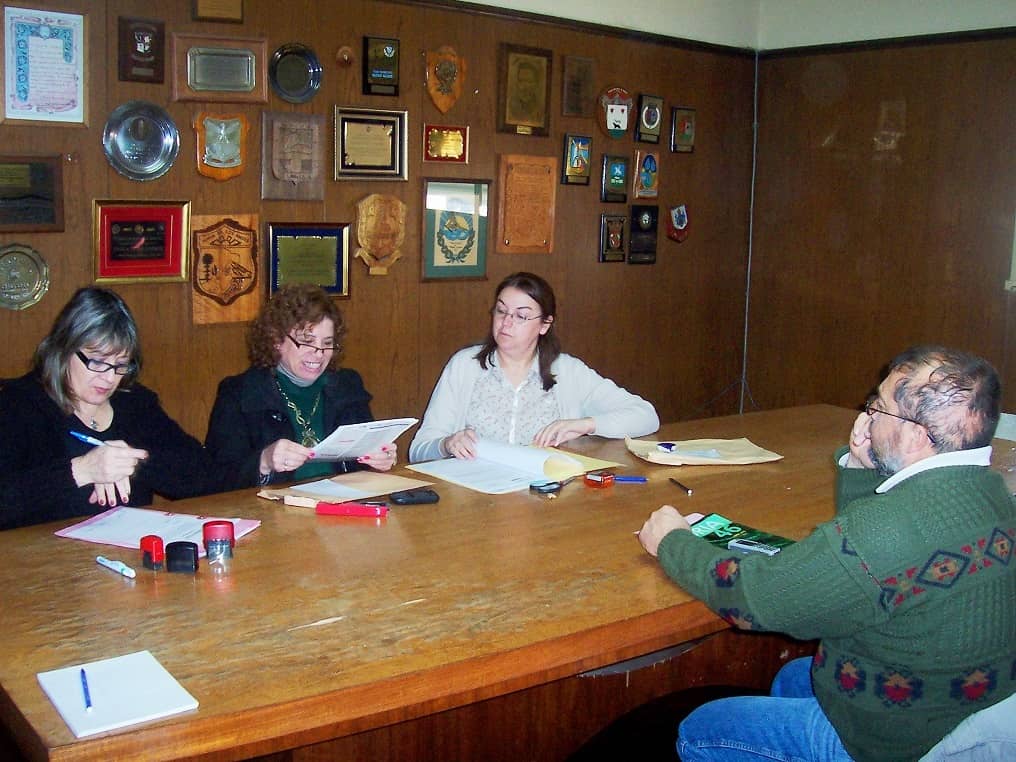 Apertura de sobres para adquirir una grúa