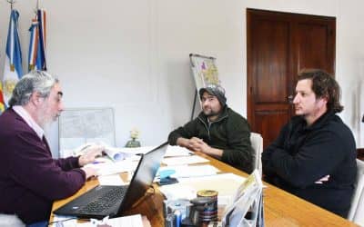 Fernández recibió a los cazadores de liebre y explicó cuáles son las funciones de la municipalidad