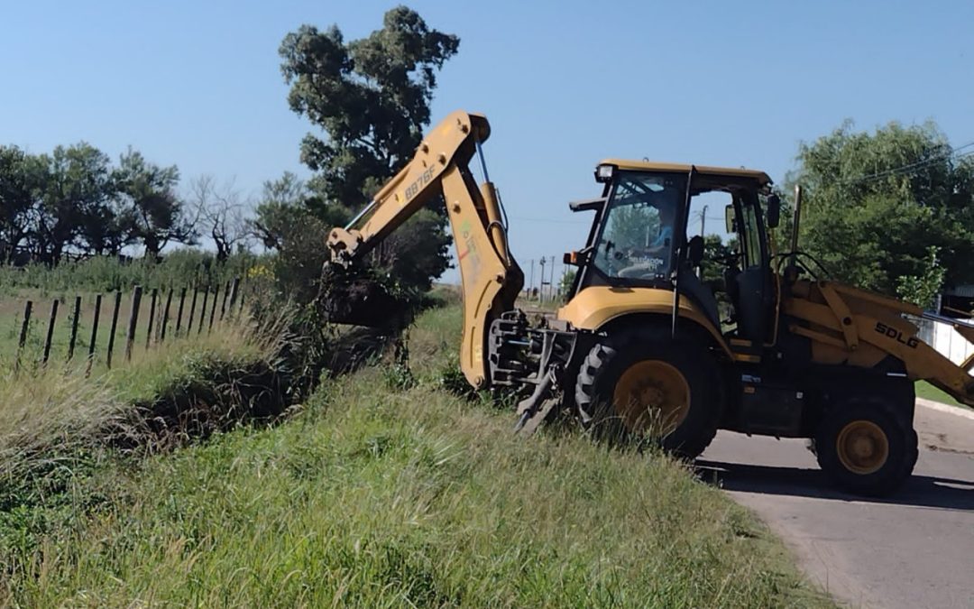 LIMPIAN Y ACONDICIONAN LOS CANALES PLUVIALES EN BERUTI