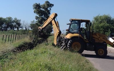 LIMPIAN Y ACONDICIONAN LOS CANALES PLUVIALES EN BERUTI