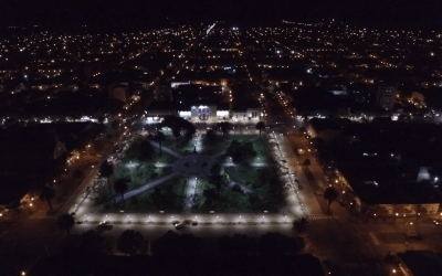 Continúan los trabajos de iluminación en la plaza San Martín