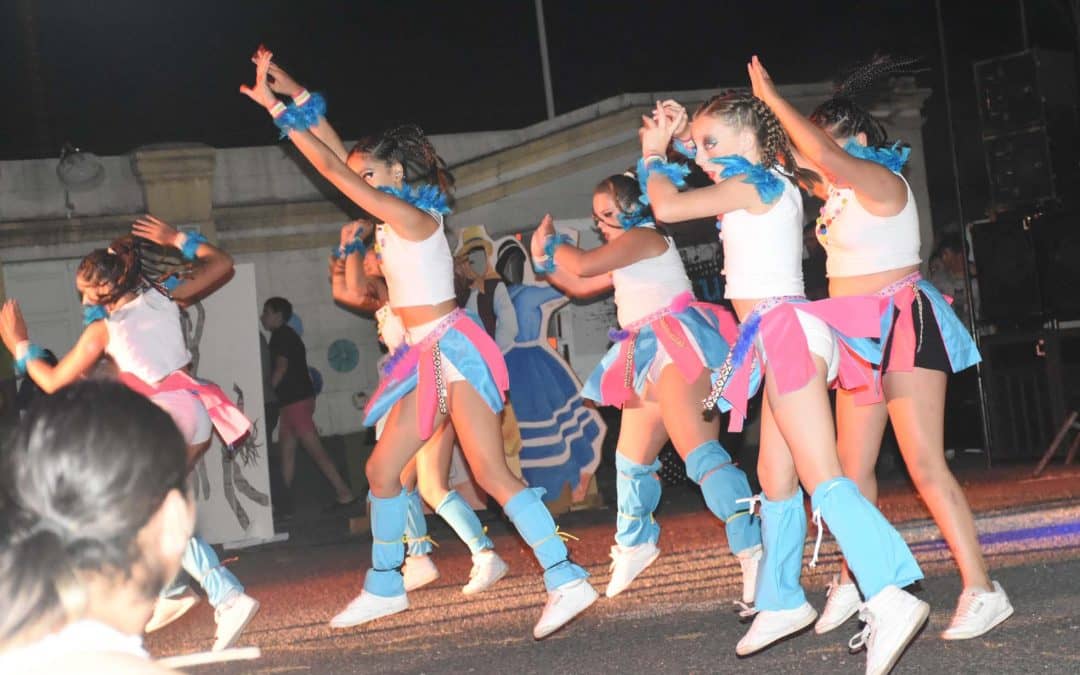 “MÚSICA EN LA ESTACIÓN” VOLVIO CON UN SHOW DE APERTURA COLORIDO Y VERTIGINOSO Y VARIADA PROPUESTA DE ARTISTAS