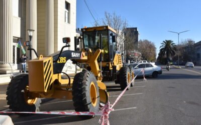 EL MUNICIPIO INVIRTIÓ 174 MILLONES DE PESOS EN UNA MOTONIVELADORA CERO KILÓMETRO