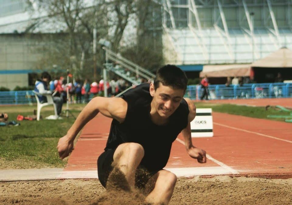 JUEGOS NACIONALES EVITA: SANTIAGO MADROÑAL GANÓ LA MEDALLA DE ORO Y ES EL MEJOR DEL PAÍS EN SALTO EN LARGO