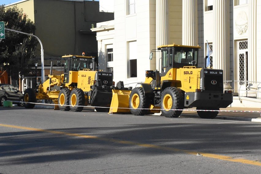 EL MUNICIPIO YA RECIBIÓ LA PALA CARGADORA Y LA MOTONIVELADORA QUE COMPRÓ MEDIANTE LICITACIONES PÚBLICA