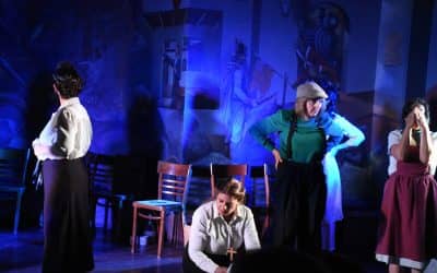 MARABUNTA PASÓ OTRA VEZ POR EL HALL DEL MUNICIPIO Y CAUTIVÓ CON LA OBRA DE TEATRO «NADA SUCEDE COMO HUBIÉSEMOS QUERIDO»