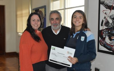 EL INTENDENTE ENTREGÓ UN RECONOCIMIENTO A MARIEL VELAY FOSSAT, POR SU DESTACADA ACTUACIÓN EN LOS III JUEGOS SUDAMERICANOS DE LA JUVENTUD