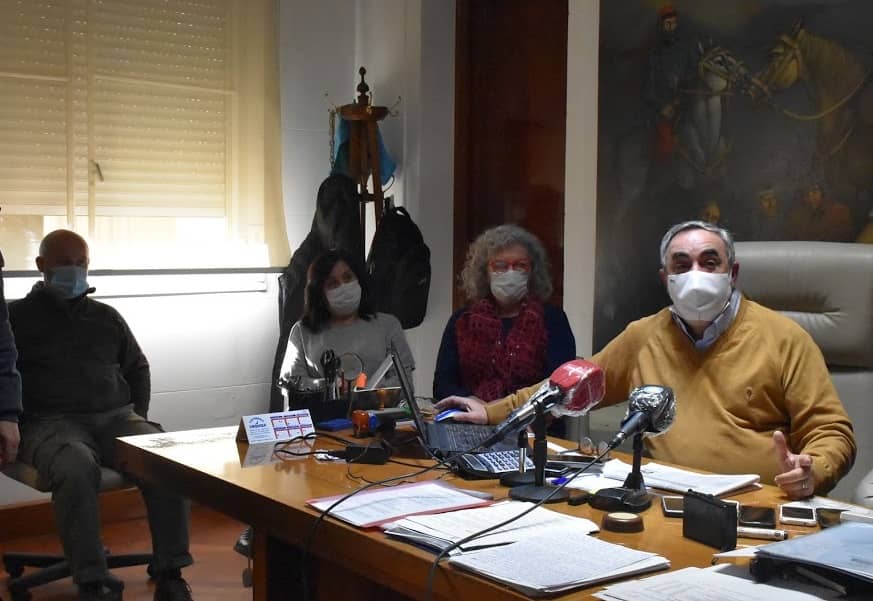 FERNÁNDEZ DIJO QUE ESTAMOS «A UN PASO DE FASE 4», SUSPENDIÓ LAS REUNIONES FAMILIARES Y SOCIALES Y RESTRINGIÓ LA ACTIVIDAD GASTRONÓMICA