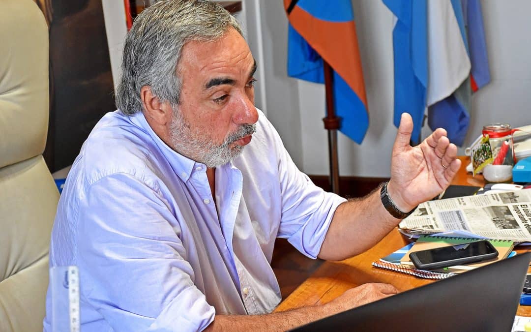Fernández firmó importante convenio con Provincia para la elaboración del código de zonificación de 30 de Agosto