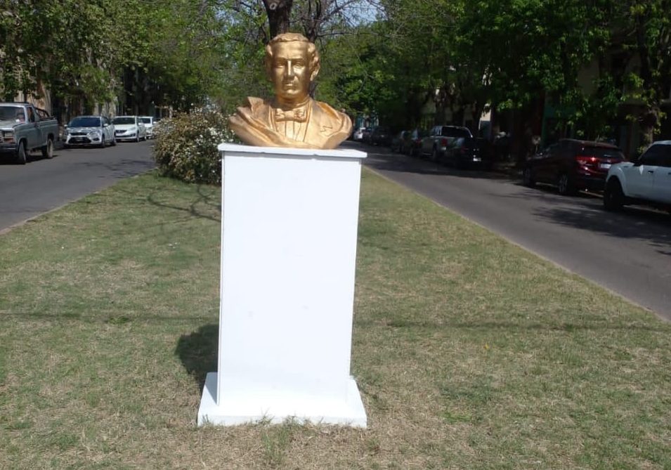 EL MUNICIPIO REALIZÓ TRABAJOS DE RESTAURACIÓN Y PUESTA EN VALOR DE LOS BUSTOS Y MONUMENTOS EN DISTINTOS ESPACIOS DE LA CIUDAD
