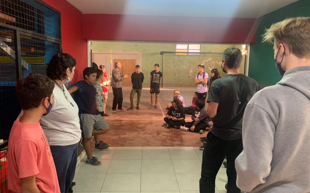 MUESTRA DE ROBÓTICA EN LA SEDE DEL PROGRAMA ENVIÓN: INTERÉS DE LOS CHICOS Y JÓVENES POR EL TRABAJO QUE SE REALIZA EN EL POLO CIENTÍFICO TECNOLÓGICO