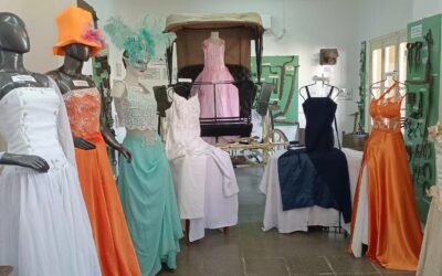 “SUEÑOS DE MUJER”: EN EL MUSEO DEL AGRO DE BERUTI QUEDÓ INAUGURADA UNA MUESTRA DE VESTIDOS DE 15 AÑOS Y EGRESADAS