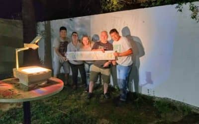 ASISTENTES Y PERSONAL DEL CENTRO DE DÍA REALIZAN UN MURAL COORDINADOS POR EL PROFESOR RIBELOTTA