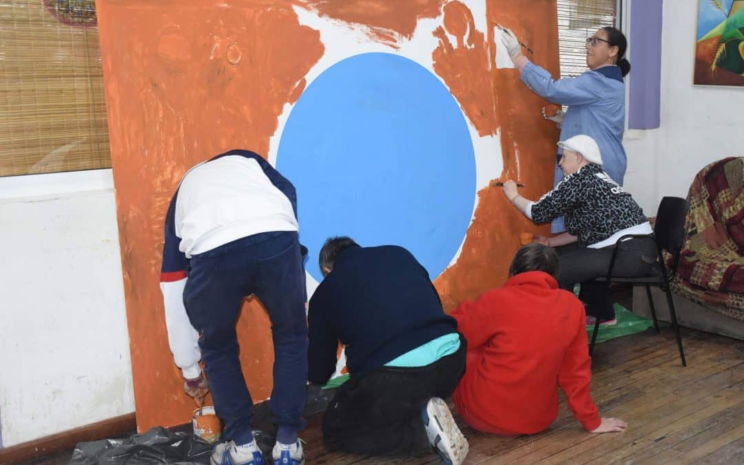 INAUGURACIÓN DE UN MURAL Y CENAS DE CIERRE DE AÑO PARA EL HOGAR CUMEN CHE Y CENTRO DE DÍA