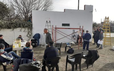 AVANZA EN EL CAPS CHIQUITO TELLO EL MURAL QUE REALIZAN LOS ASISTENTES AL TALLER DE SALUD MENTAL Y MURALISTAS LOCALES
