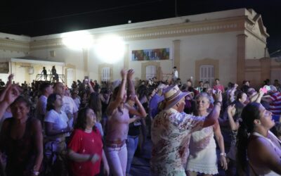 MÚSICA EN LA ESTACIÓN CONVOCÓ A UNA MULTITUD EN UNA NOCHE A PURO RITMO