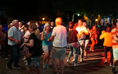 LA MÚSICA VOLVIÓ A SONAR EN EL PLAYÓN DE LA ESTACIÓN PARA UN PÚBLICO QUE DISFRUTÓ, CANTÓ Y BAILÓ