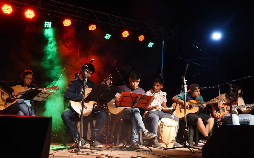 BATUCADA, DANZAS Y UNA VARIEDAD DE RITMOS MUSICALES LE PUSIERON ALEGRÍA A LA QUINTA NOCHE DEL CICLO MÚSICA EN LA ESTACIÓN