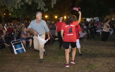 ARRANCÓ MÚSICA EN LOS BARRIOS CON UNA GRAN PEÑA Y TANGO AL AIRE LIBRE