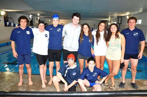 Resultados de la competencia de natación de juveniles y adultos